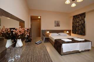 Отель Kamilite Family Hotel Хисаря Двухместный номер с 1 кроватью или 2 отдельными кроватями-16